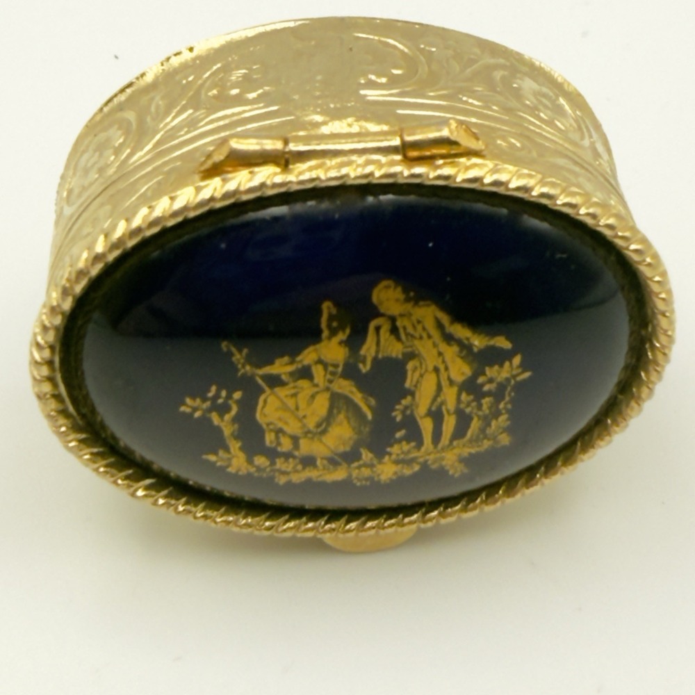 Trinket Pill Box Cobalt Blue Fragonard Courting Couple Gold Tone Oval Hinged - Picture 9 of 11